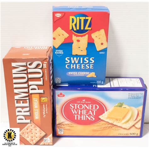 LOT OF VARIOUS TYPES AND BRANDS OF CRACKERS