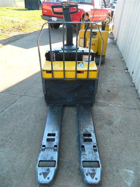 Crown 24v Electric Pallet Jack Pw3520 60 Good Battery 6000 Lb W