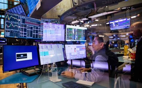 Nasdaq Anjlok Investor Lepas Saham Tekonologi Waspadai Suku Bunga The Fed