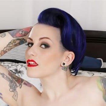 Gorgeous Rizzo Ford Flashing Her Tits And Pussy Photos