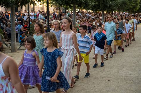 El Ball Del Paga Li Joan Per La Festa Major De Sant Cuga