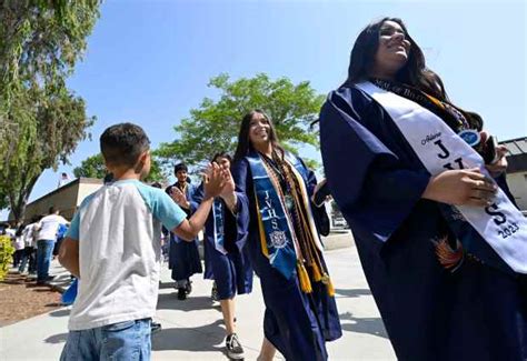 Jurupa high school senior parades aim to inspire younger students ...