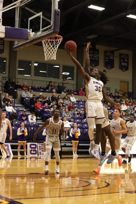 No 18 Umhb Mens Basketball Prepares For Intense Road Atmospheres At