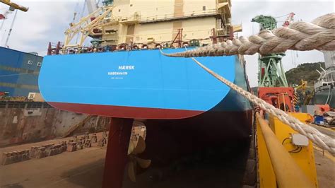 Riviera News Content Hub Maersk S First Methanol Powered Box Ship