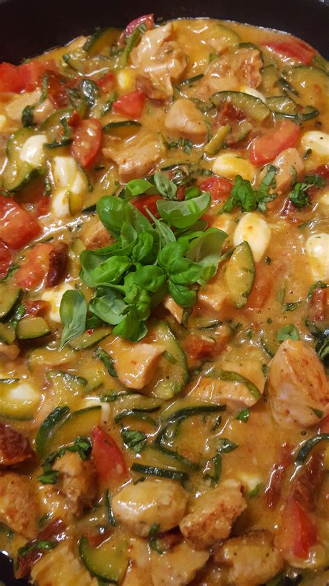 Leckeres Low Carb Gericht H Hnchen Tomaten Pfanne Mit Zucchini Ein