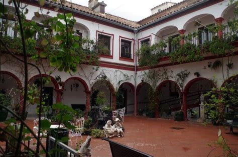 patio hospital de jesus nazareno Sensación Rural