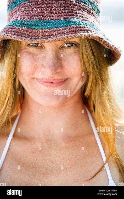 Rothaarige Frau Bikini Fotos Und Bildmaterial In Hoher Aufl Sung Alamy