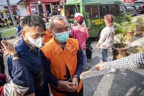 Pemindahan Lokasi Tahanan Mantan Anggota Dprd Muara Enim Antara Foto