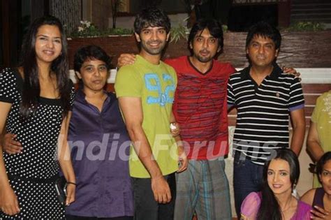 The cast and crew of Iss Pyaar Ko Kya Naam Doon? celebrating their one year anniversary Photo ...