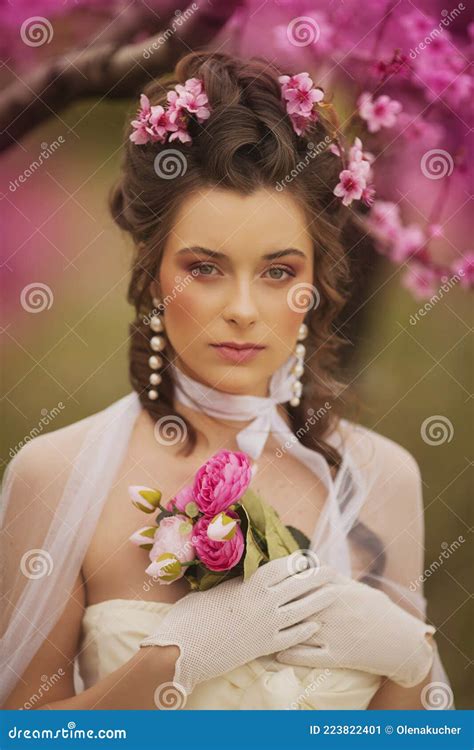 Sexy Blonde Like A Doll In The Bathroom On A Gold Background In Gold Dress Stock Photography