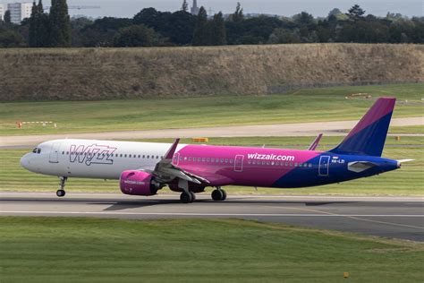 Ha Lzi Airbus A Nx Wizz Air Jake Allsup Flickr