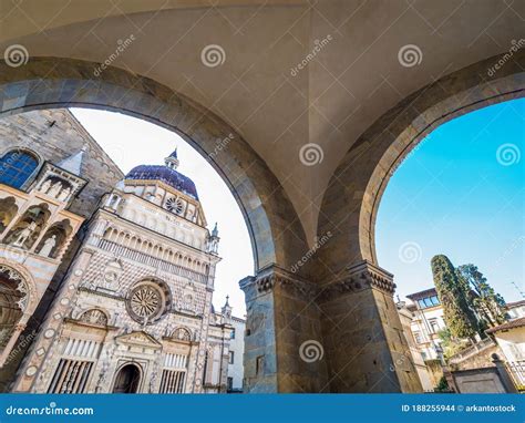 Bas Lica De Santa Maria Maggiore Em Citta Alta Bergamo It Lia Foto De