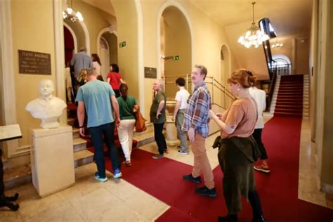 Escritores Do Projeto Navegar Preciso Visitam Teatro Amazonas