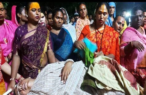 Fight Between Eunuchs किन्नरों के दो गुटों में विवाद एक किन्नर को चाकू मारा गंभीर घायल