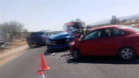 Dos lesionados deja accidente automovilístico en Tlacotepec de Benito