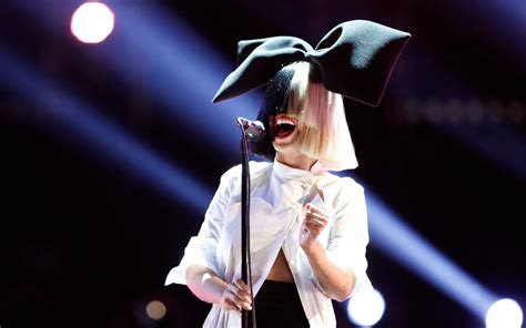 Sia Combats Paparazzi Intrusion By Posting Nude Photo Herself