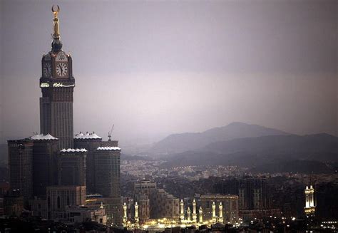 10 Facts About The Makkah Royal Clock Tower That You Probably Didn T Makkah Clock Tower Hd