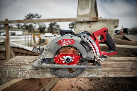 Milwaukee Unveils Cordless Rear Handle Circular Saw | Builder Magazine