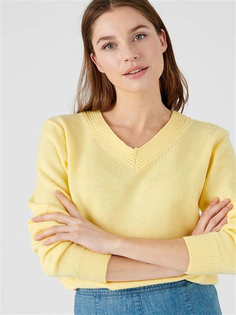 Pull col V maille jersey Damart Jaune pâle Kiabi nu