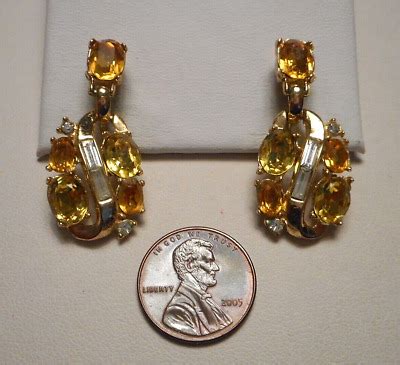 S Trifari Citrine Yellow Diamante Rhinestone Gold Tone Drop Clip