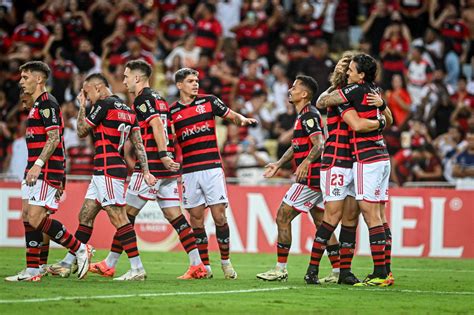 Flamengo vence Millonarios e garante classificação na Libertadores Placar