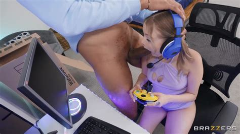 What Is The Name Of The Blonde Gamer With Blue Headphones Sucking BBC Or Vid Lin COCO