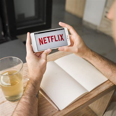 Por que a Netflix cortará o plano básico para novos assinantes no Brasil