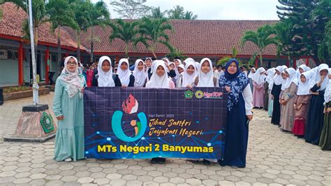 MTsN 2 Banyumas Rayakan Hari Santri 2023 Dengan Kirab Dan Sholawat