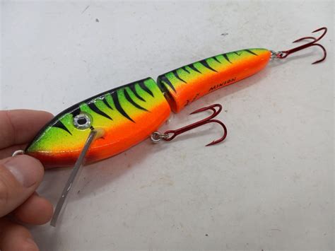 75 Custom Bk Lure Minion Fire Tiger Crankbait Jerkbait Musky Lure Ebay