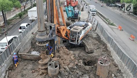 Foto Memantau Proyek Pembangunan Ruas Tol Dalam Kota Foto Liputan