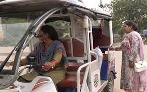 जम्मू की पहली महिला ई रिक्शा चालकwho Is E Rickshaw Driver Seema Devie