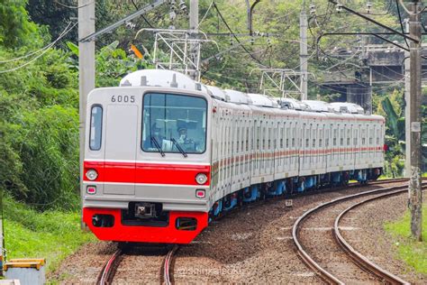 Si Kaca Ladang Krl Seri Rangkaian F Jalani Uji Coba