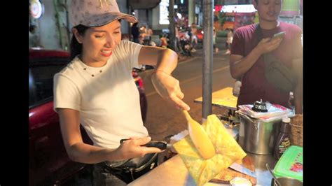 The Most Beautiful Hardworking Roti Lady In Bangkok Puy Roti Lady