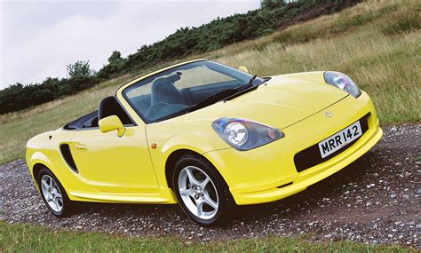 Toyota MR2 Roadster (2001) - picture 2 of 3