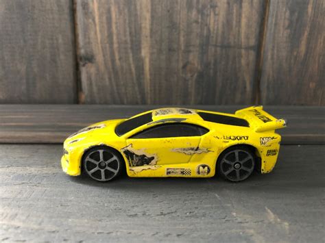 Street Speeder Yellow Maisto Fresh Metal 100 Collection Die Cast 164