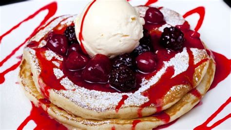 Hot Cakes Cubiertos De Helado Prepara Este Postre Con Esponjosos Panquecitos Gastrolab