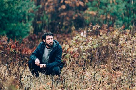 Fotos gratis hombre árbol naturaleza bosque césped desierto