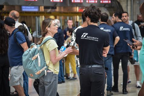 Treno Deragliato A Centola Trenitalia Sospende La Tratta Verso Il