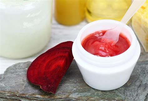 15 DIY Recipes To Make Lip Balm At Home