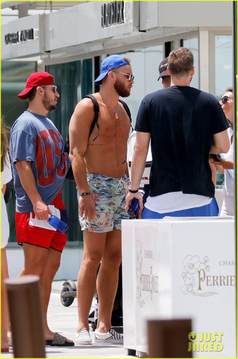 Photo Shirtless Blake Griffin Bares Ripped Body In Ibiza 07 Photo