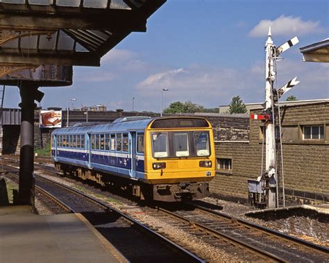 Br Pacer Dmu Class 142 No 142025 Arrives At Skipton Statio Flickr