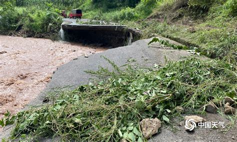 强降水致云南昭通绥江三渡村突发洪水冲毁道路 高清图集 中国天气网云南站