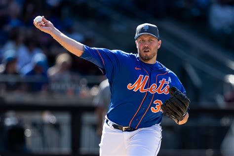 Tommy Hunter Stats: Career, Family & Net Worth [2024 Update]