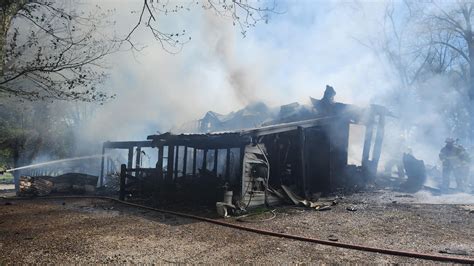 Rural Metro battles fire on Majors Road in Halls | wbir.com