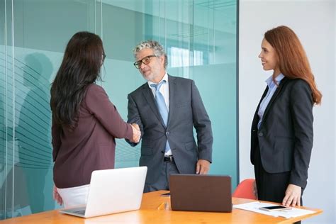 How To Manage Client Relationships Effectively