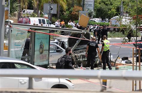 Anschlag in Israel Palästinenser rast in Menschenmenge in Tel Aviv