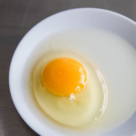 Why Fresh Eggs Are Best For Whisking Bakeclub