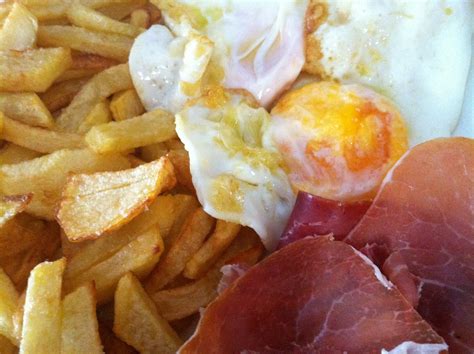 María Cocinillas MIS FOTOS HUEVOS FRITOS CON PAPAS Y JAMON SERRANO