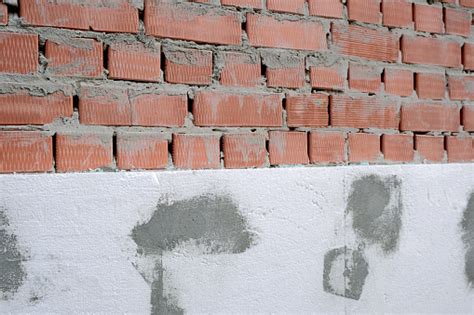 Detail Closeup Dinding Rumah Bata Dengan Lembar Isolasi Styrofoam Yang