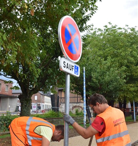 Signalisation Verticale Signalisation De Police Directionnelle Pphm